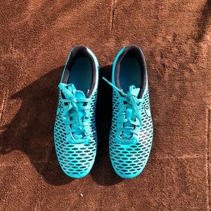 Women’s Nike soccer cleats size 8